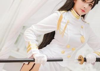 MiMi Chan的瑜伽照片让我重拾了对这个动作的兴趣…或者是她本人？